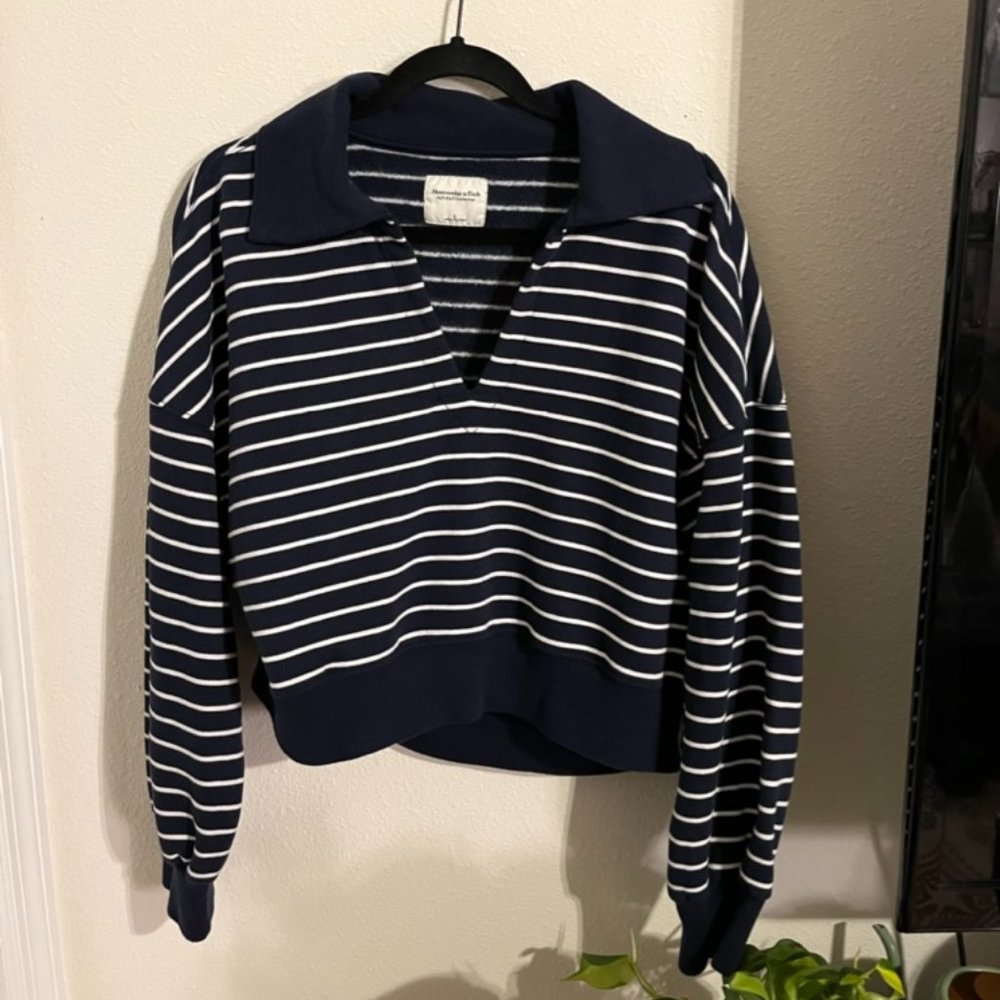 Abercrombie & Fitch Drama Collar V-Neck Sweatshirt
